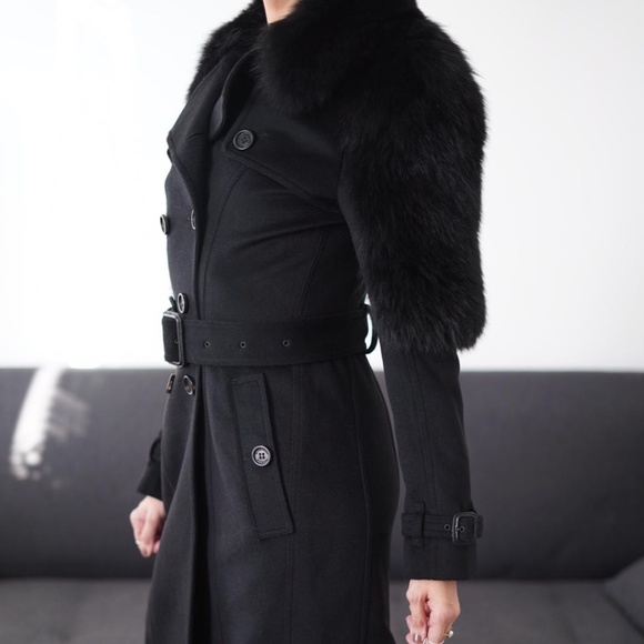 Burberry Prorsum Black Wool-Cashmere Coat with Blue Fox Fur Collar Size IT 38 - Picture 2 of 12